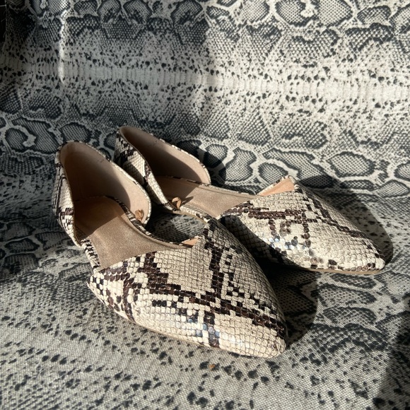 Old Navy snake print pointed toe flats NWOT - Picture 6 of 9